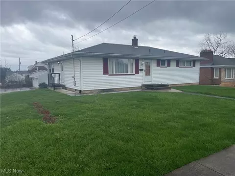 301 E Howard St, Girard, OH 44420