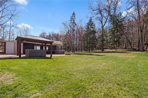 Exterior - 276 E Ridgewood Dr, Seven Hills, OH 44131 photo 8 of 10