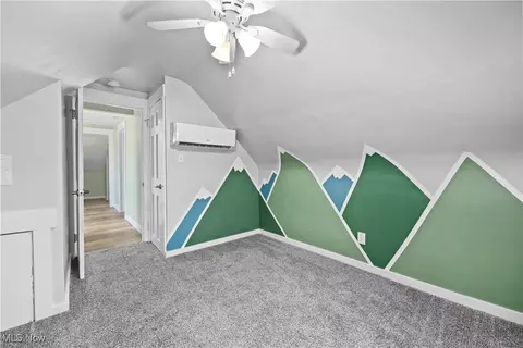 Bedroom - 276 E Ridgewood Dr, Seven Hills, OH 44131 photo 7 of 9