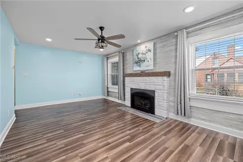 Living - 276 E Ridgewood Dr, Seven Hills, OH 44131 photo 1 of 5