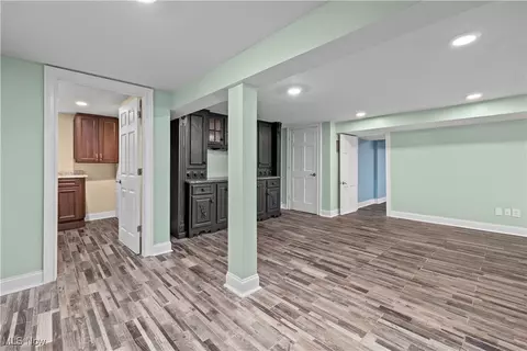 Entry Way - 276 E Ridgewood Dr, Seven Hills, OH 44131 photo 2 of 2