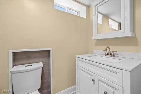 Bath - 276 E Ridgewood Dr, Seven Hills, OH 44131 photo 4 of 5
