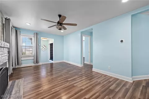 Living - 276 E Ridgewood Dr, Seven Hills, OH 44131 photo 3 of 5