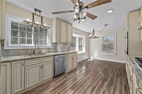 Kitchen - 276 E Ridgewood Dr, Seven Hills, OH 44131 photo 1 of 5