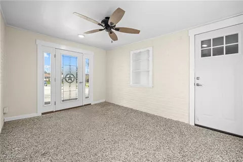 Entry Way - 276 E Ridgewood Dr, Seven Hills, OH 44131 photo 1 of 2