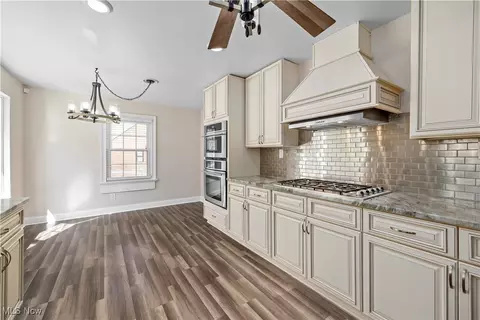 Kitchen - 276 E Ridgewood Dr, Seven Hills, OH 44131 photo 2 of 5