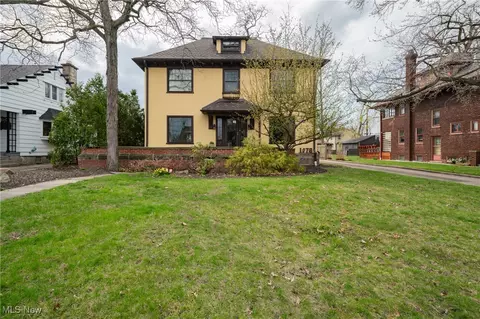 1078 Summit Ave, Lakewood, OH 44107