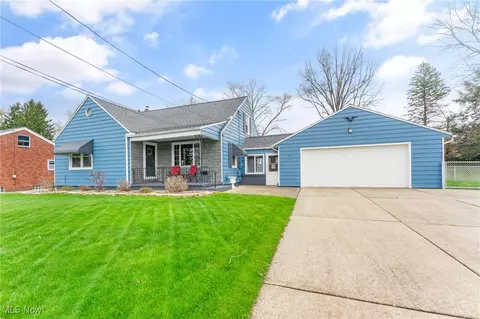 321 Hillcrest Ave, Hubbard, OH 44425