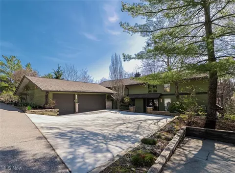 6794 Walter Waite Ct S #57, Brecksville, OH 44141