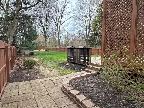 7354 Maple St, Mentor, OH 44060 photo 2