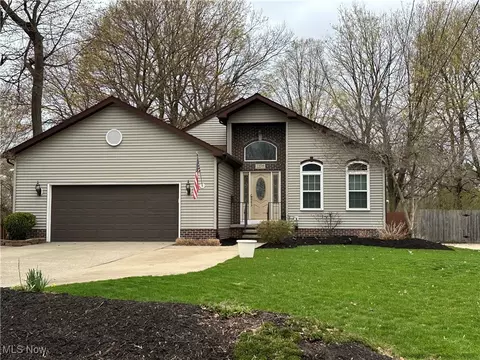 7354 Maple St, Mentor, OH 44060
