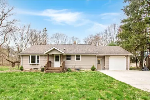 2615 Swartz Rd NE, Hartville, OH 44632