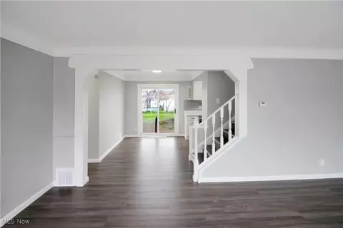 29687 Robert St, Wickliffe, OH 44092 photo 4