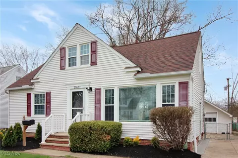 29687 Robert St, Wickliffe, OH 44092 photo 2