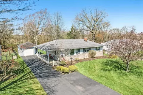 58 Woodland Dr, New Middletown, OH 44442