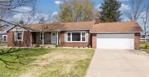 214 Walnut Dr, Marietta, OH 45750
