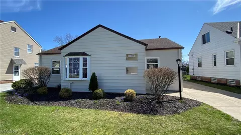 4325 W 219th St, Fairview Park, OH 44126