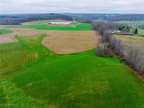 7110 Halo Rd NW, Dellroy, OH 44620