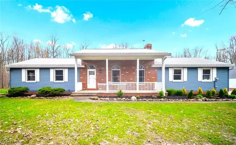 9680 Riverwood Ln, Chagrin Falls, OH 44023