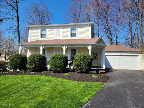 7825 Campton Cir NW, North Canton, OH 44720