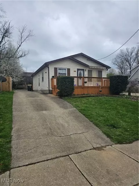 1968 Springfield Center Lk, Akron, OH 44312