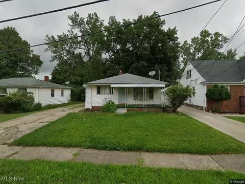 16341 Home St, Maple Heights, OH 44137