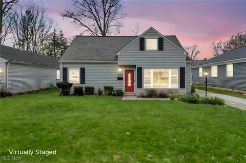 624 Parkside Dr, Bay Village, OH 44140