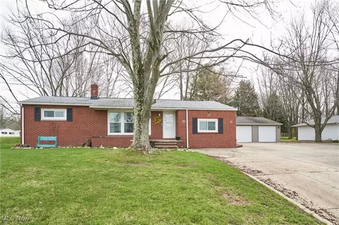 5595 S Arlington Rd, Clinton, OH 44216