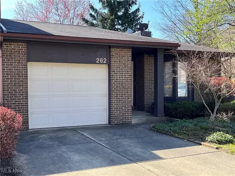262 Millcreek Dr, Akron, OH 44307