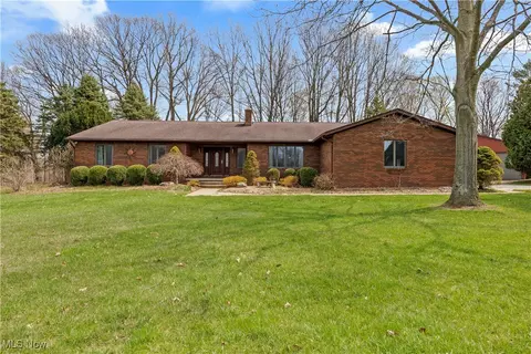 8273 Bank St, Vermilion, OH 44089