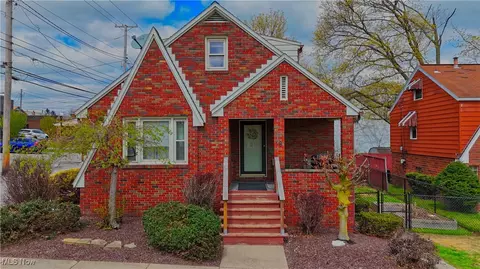 18 E Friend St, Columbiana, OH 44408