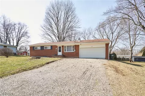 1215 Cyril Ave SW, Massillon, OH 44647