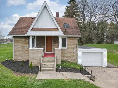 1984 Stake Dr, North Canton, OH 44720