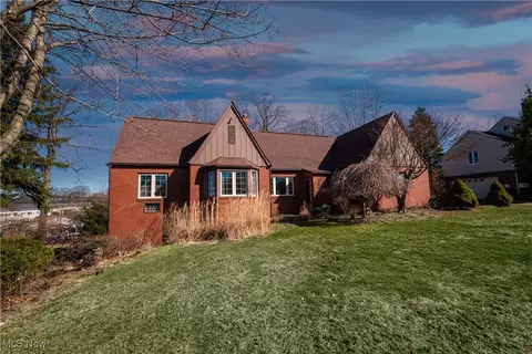 3145 Landscape Cir NW, Canton, OH 44709