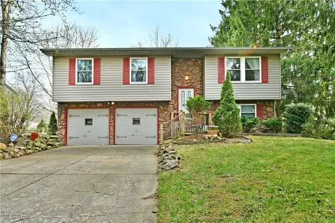 499 Garden Valley Dr, Boardman, OH 44512