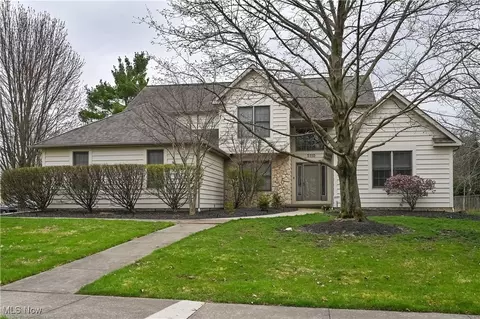 5110 Abigail Dr, Lyndhurst, OH 44124