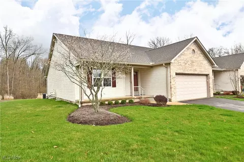 1045 Villa Pl, Girard, OH 44420