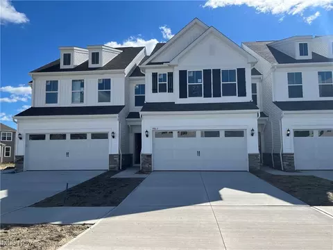 980 Memory Ln # -2, Aurora, OH 44202
