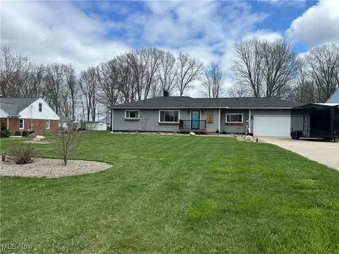 1775 Far View Rd, Akron, OH 44312
