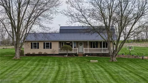 4604 Manchester Ave SW, Navarre, OH 44662