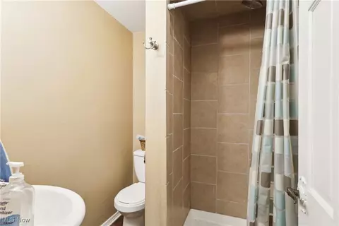 Bath - 7357 E Parkside Dr, Boardman, OH 44512 photo 3 of 5