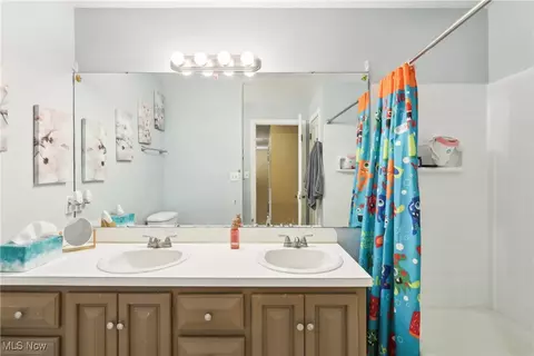 Bath - 7357 E Parkside Dr, Boardman, OH 44512 photo 2 of 5
