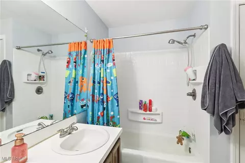 Bath - 7357 E Parkside Dr, Boardman, OH 44512 photo 1 of 5