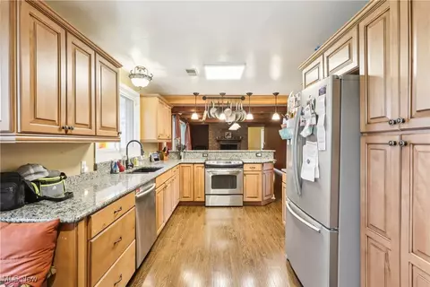Kitchen - 7357 E Parkside Dr, Boardman, OH 44512 photo 2 of 4