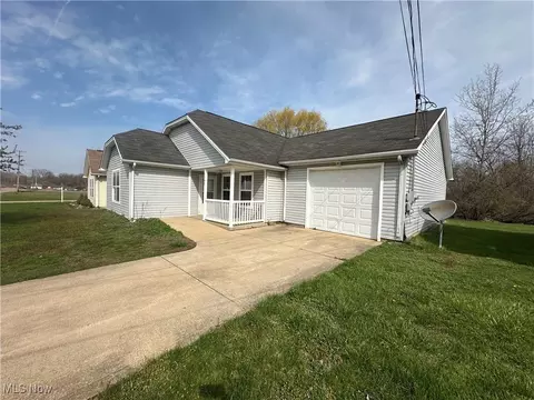 1247 W 58th St, Ashtabula, OH 44004 photo 5