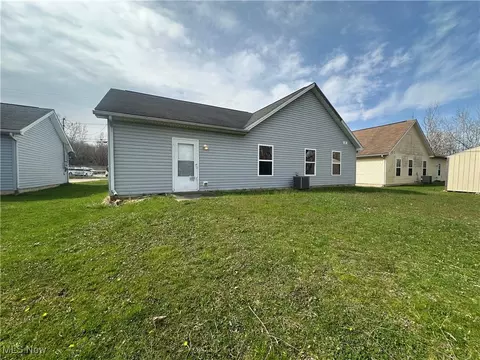 1247 W 58th St, Ashtabula, OH 44004 photo 17