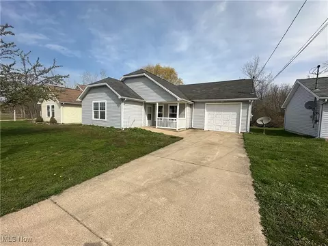 1247 W 58th St, Ashtabula, OH 44004 photo 4