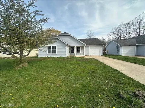 1247 W 58th St, Ashtabula, OH 44004 photo 2