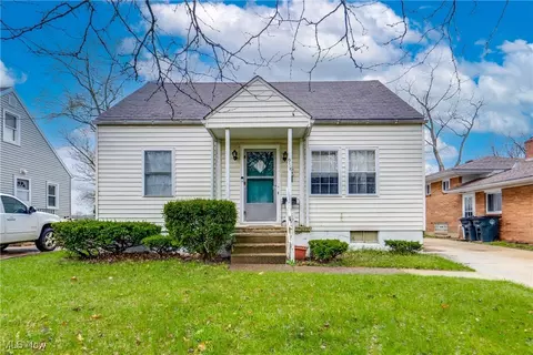 958 Carpenter St, Akron, OH 44310