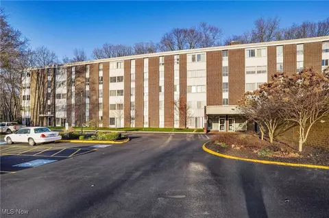 3070 Kent Rd #508, Stow, OH 44224